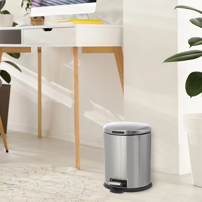 Oval Stainless Steel Pedal Bin, 5l 7 Oval Stainless Steel Pedal Bin, 5l - Image 5